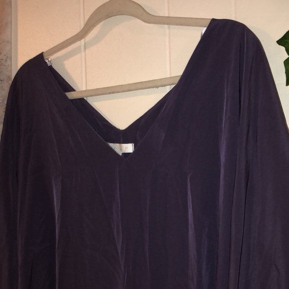 Glam Brand NWT V-Neck Flowy 100% Polyester Silky Blouse  OG price $54 - Picture 4 of 9